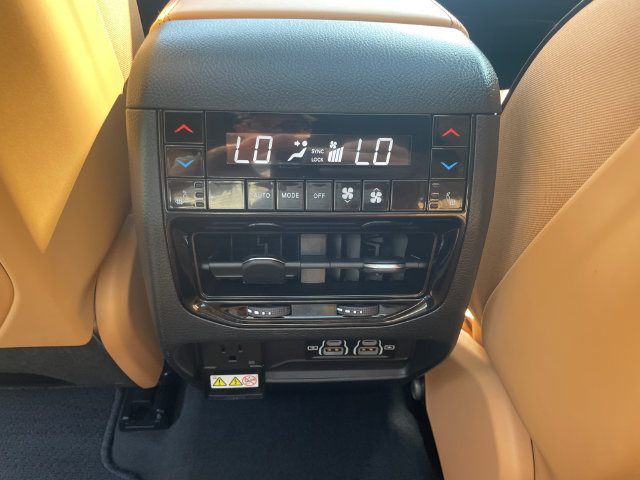 Used 2025 Jeep Grand Cherokee Summit AWD/4WD image 20