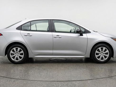 Used 2025 Toyota Corolla LE FWD image 11