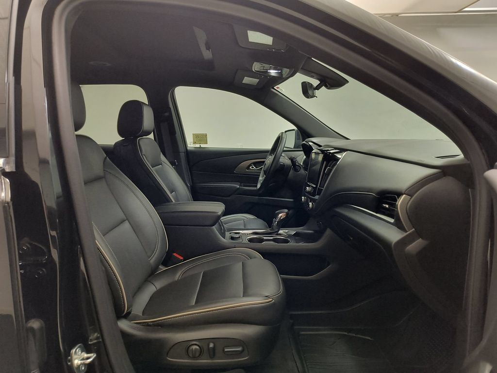 Used 2023 Chevrolet Traverse Premier AWD/4WD image 24