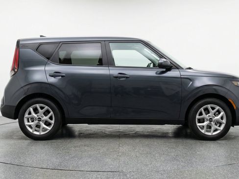 Used 2025 Kia Soul LX w/ LX Technology Package FWD image 11