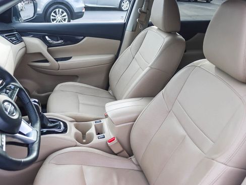 Used 2020 Nissan Rogue SL image 16