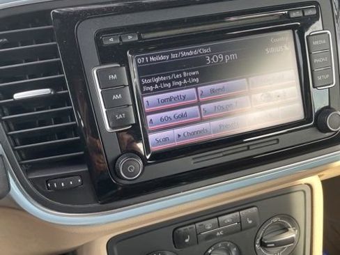 Used 2015 Volkswagen Beetle 1.8T image 3