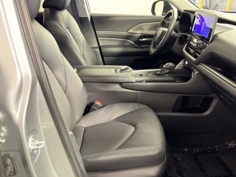 Used 2025 Toyota Grand Highlander FWD image 22