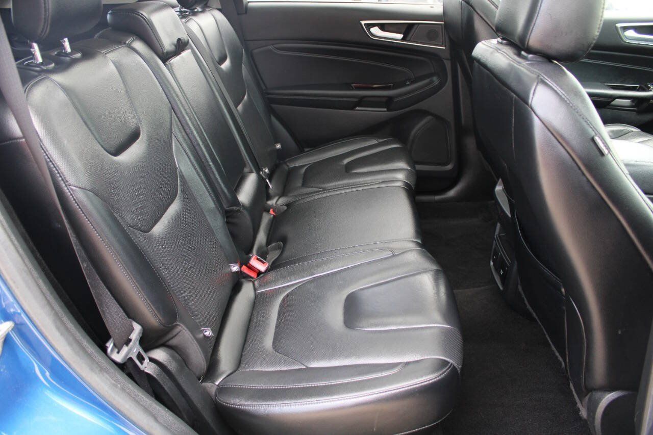 Used 2020 Ford Edge Titanium w/ Equipment Group 301A AWD/4WD image 10