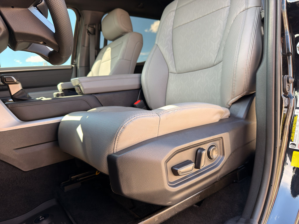 Used 2025 Toyota Tundra Limited AWD/4WD image 14
