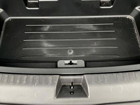 Used 2025 Chevrolet Traverse LT image 12