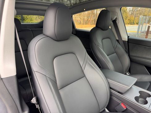 Used 2024 Tesla Model Y Performance image 51