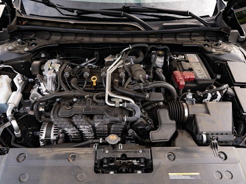 Used 2025 Nissan Altima 2.5 SV FWD image 21
