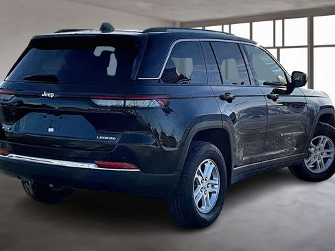 Used 2023 Jeep Grand Cherokee Laredo w/ Luxury Tech Group I image 3