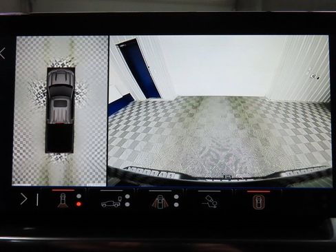 Used 2024 Chevrolet Silverado 1500 High Country image 14