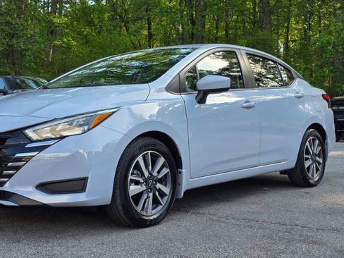Used 2025 Nissan Versa SV w/ Trunk Package image 3