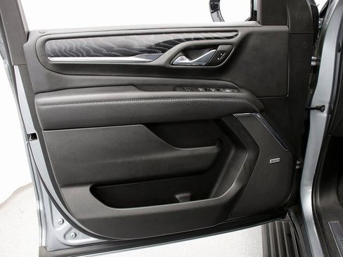 Used 2023 GMC Yukon XL Denali image 25