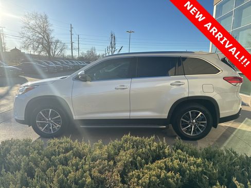 Used 2019 Toyota Highlander XLE image 11
