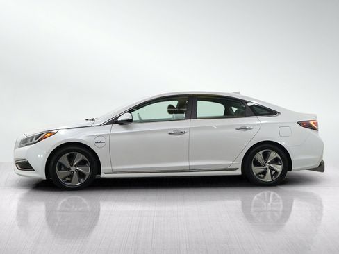 Used 2017 Hyundai Sonata Plug-In Hybrid FWD image 2