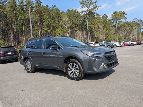 Used 2025 Subaru Outback Premium image 2