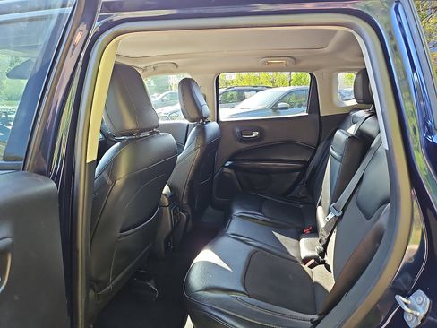 Used 2017 Jeep Compass Latitude w/ Popular Equipment Group FWD image 10