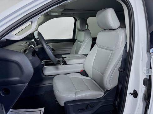 Used 2025 Ford Expedition Active AWD/4WD image 11