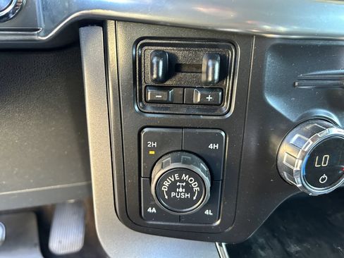 Used 2021 Ford F150 Lariat AWD/4WD image 9
