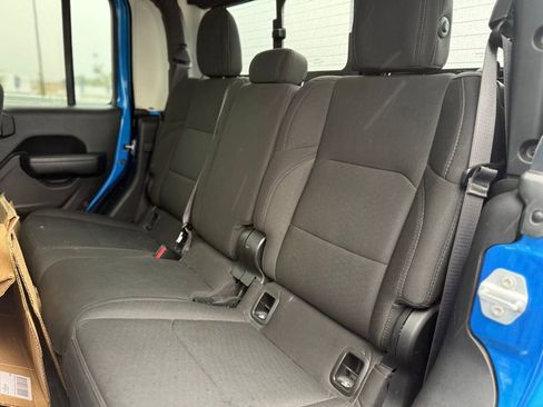 Used 2022 Jeep Gladiator Willys image 4