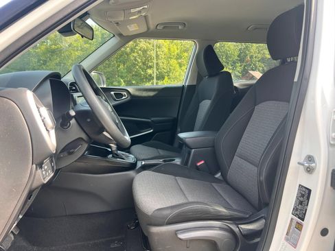 Used 2020 Kia Soul S FWD image 2