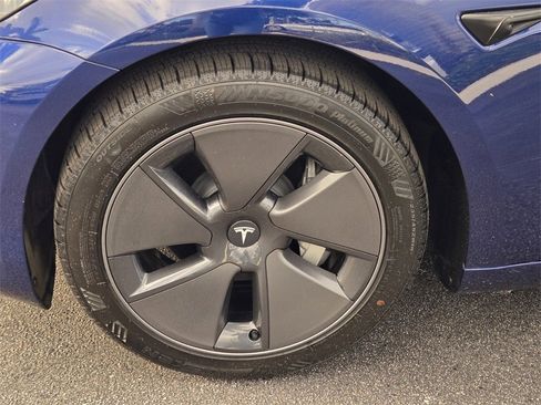 Used 2023 Tesla Model 3 Standard Range image 11