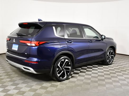 Used 2023 Mitsubishi Outlander SE AWD/4WD image 6