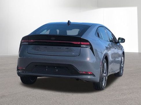 Used 2026 Toyota Prius XLE image 5