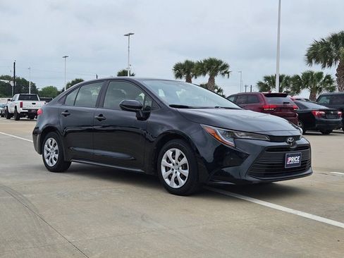 Used 2023 Toyota Corolla LE FWD image 3