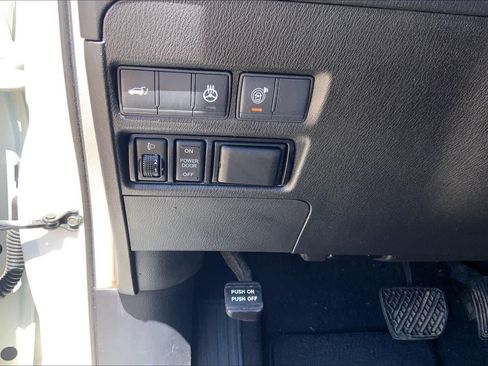 Used 2018 Nissan Armada Platinum w/ Interior Lighting Package RWD image 32