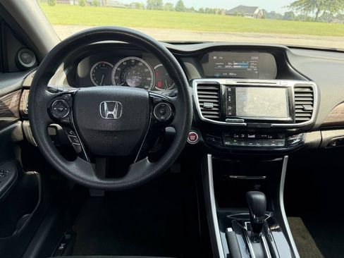 Used 2017 Honda Accord EX image 13