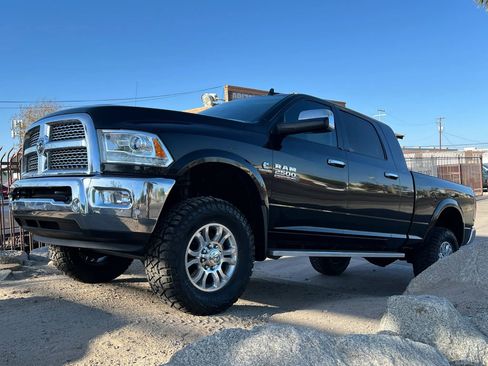 Used 2017 RAM 2500 Laramie w/ Convenience Group AWD/4WD image 2