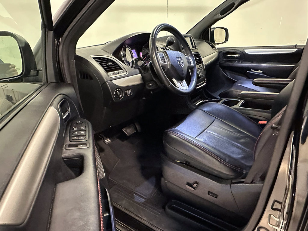 Used 2014 Dodge Grand Caravan R/T w/ Trailer Tow Group FWD image 15