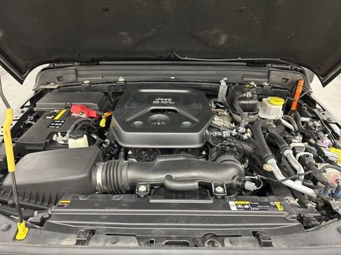Used 2021 Jeep Wrangler Unlimited Sahara AWD/4WD image 29