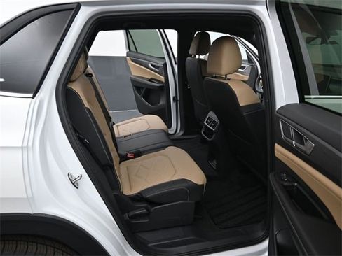 New 2026 Volkswagen Atlas Cross Sport SE image 13