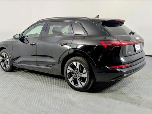 Used 2022 Audi e-tron Premium w/ Convenience Plus Package image 4