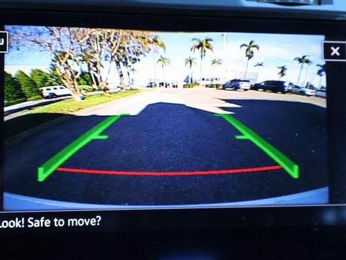 Used 2018 Volkswagen e-Golf SEL Premium image 25