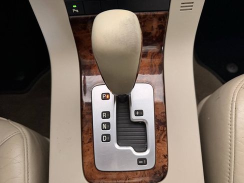 Used 2010 Volvo V70 FWD image 33