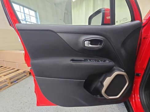Used 2015 Jeep Renegade Latitude w/ Cold Weather Group AWD/4WD image 30