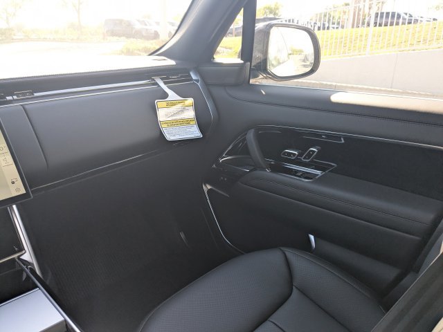 New 2026 Land Rover Range Rover Long Wheelbase SE AWD/4WD image 17