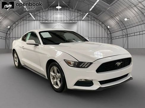 Used 2017 Ford Mustang Coupe image 3
