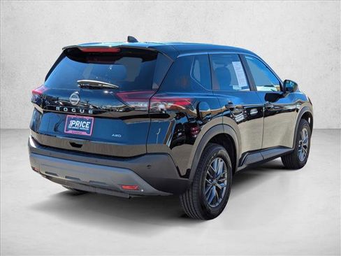 Used 2023 Nissan Rogue S image 5
