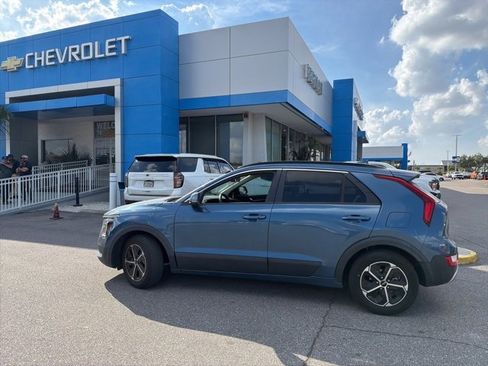 Used 2023 Kia Niro EX image 6