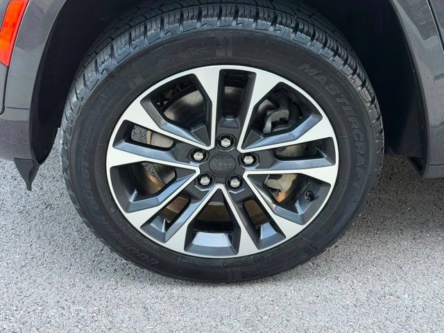 Used 2021 Jeep Grand Cherokee L Overland w/ Luxury Tech Group IV AWD/4WD image 18