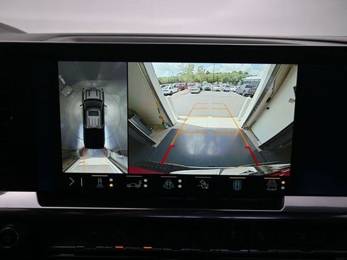 Used 2023 Chevrolet Silverado 1500 LTZ AWD/4WD image 10