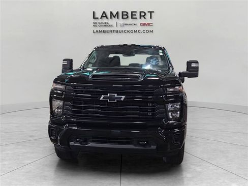 Used 2025 Chevrolet Silverado 2500 Custom w/ Custom Value Package image 8
