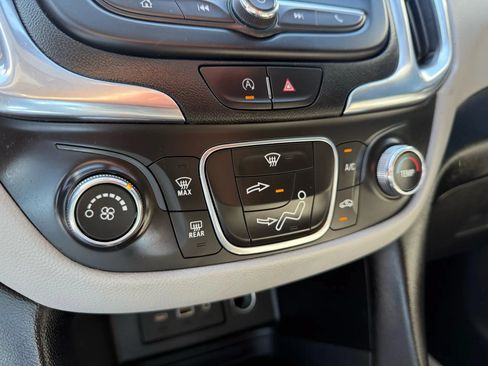 Used 2022 Chevrolet Equinox LS w/ LS Convenience Package FWD image 27