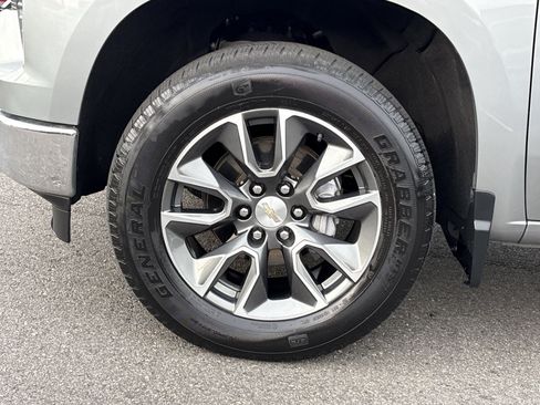 Used 2023 Chevrolet Silverado 1500 LT AWD/4WD image 12