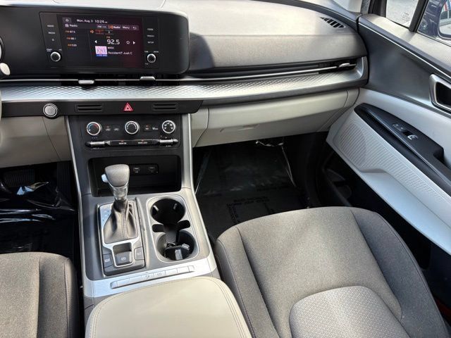 Used 2023 Kia Carnival LX FWD image 17