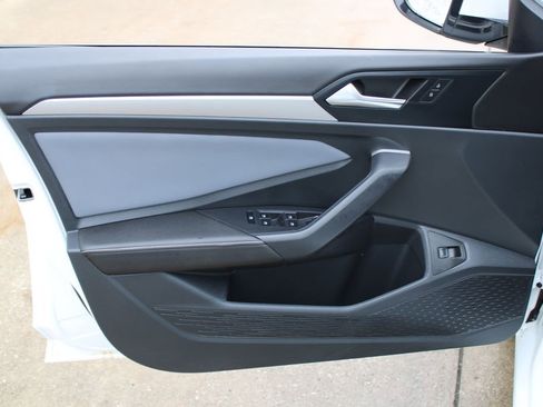 Certified 2025 Volkswagen Jetta SE w/ Black Wheel Package FWD image 7