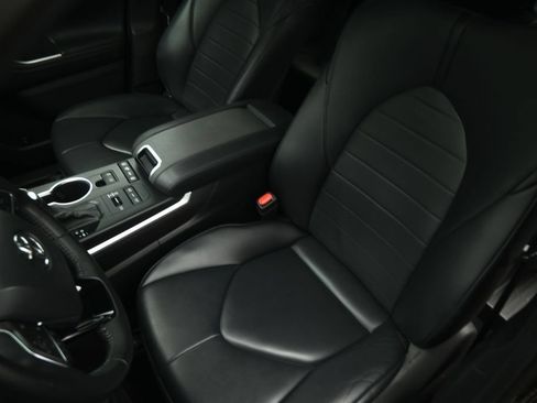 Used 2021 Toyota Highlander XLE AWD/4WD image 51